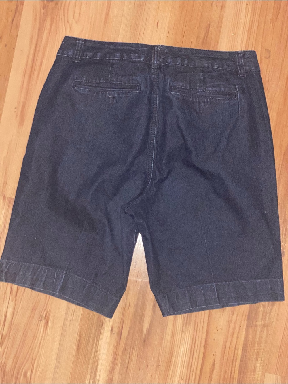Bandolino Denim Shorts Womens Size 8 Dark Blue Stretch Mid Rise Casual Pocket - Picture 2 of 6